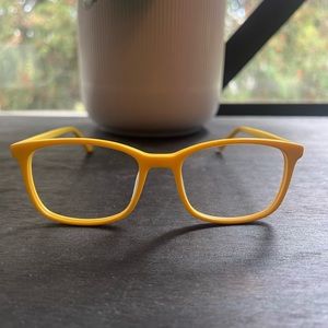 Perfect yellow fashion glasses